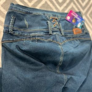 Culture Tona Ami Cropped Jeans - Spring Gardenia